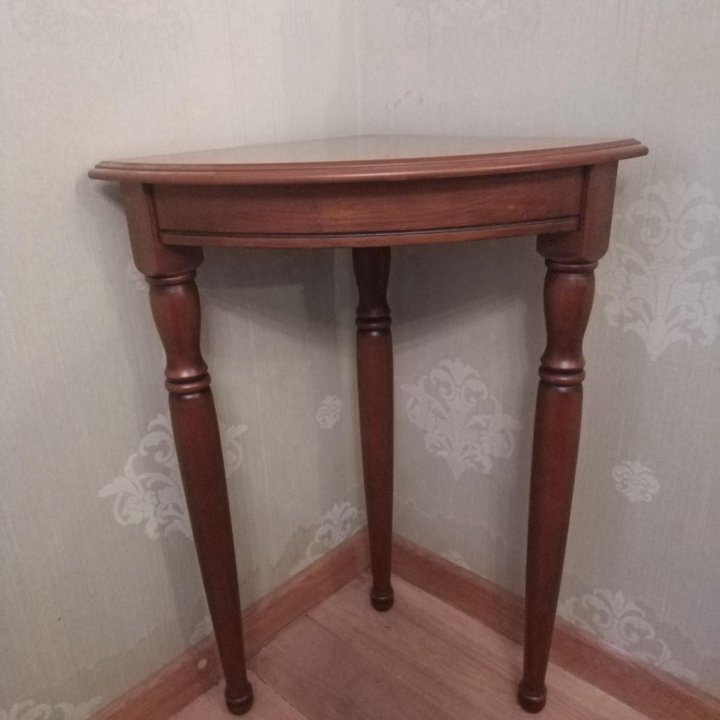 Угловой столик