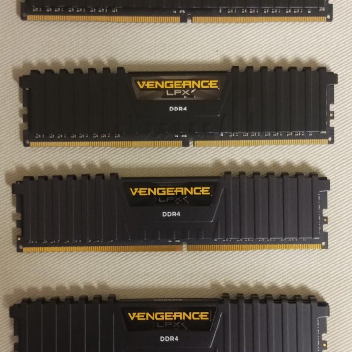 Память Corsair Vengeance DDR4 3000 MHz 32 Гб-4x8Гб