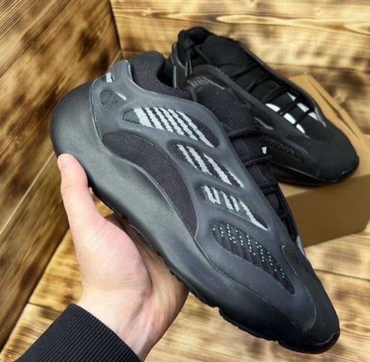 Кроссовки Adidas Yeezy Boost 700