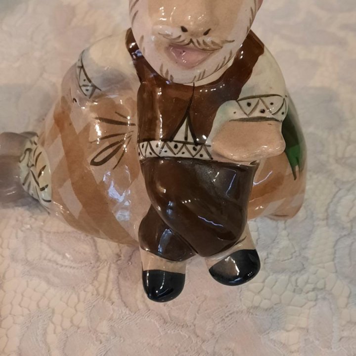 Статуэтка фарфор