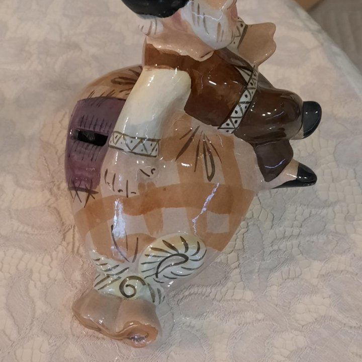 Статуэтка фарфор