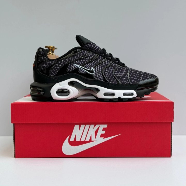 Кроссовки Nike Air Max Tn Plus