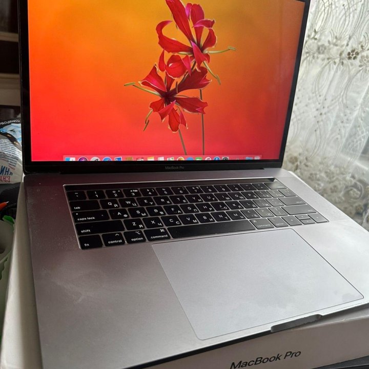 A1990, MacBook Pro 15 2018 CORE I7 2.6ghz/16/512gb