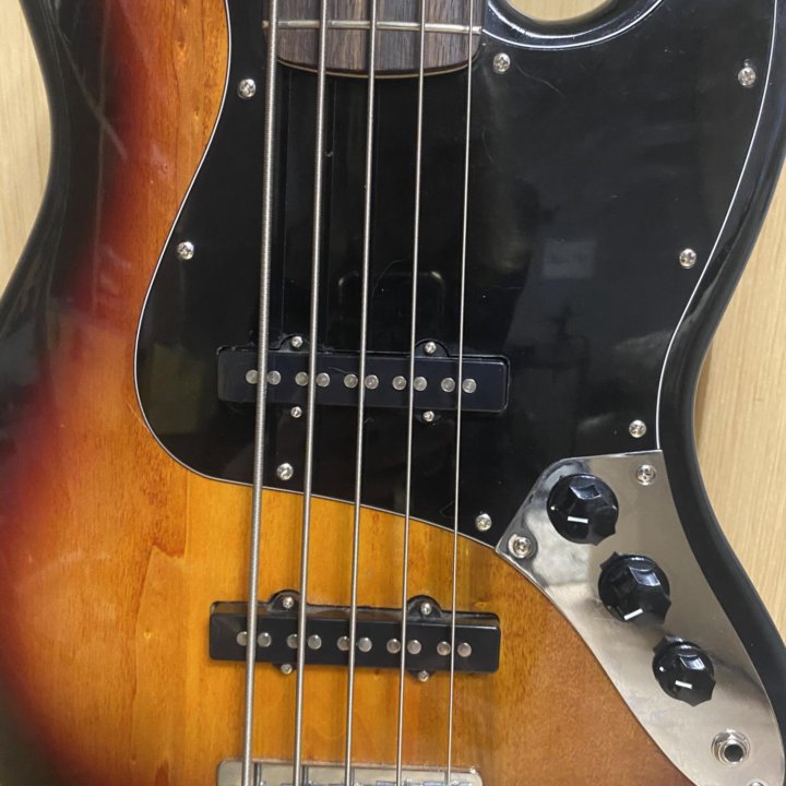 Бас-гитара Squier Jazz Bass V (Indonesia)