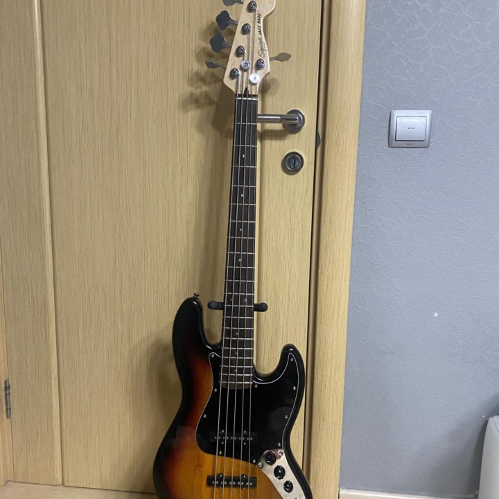 Бас-гитара Squier Jazz Bass V (Indonesia)