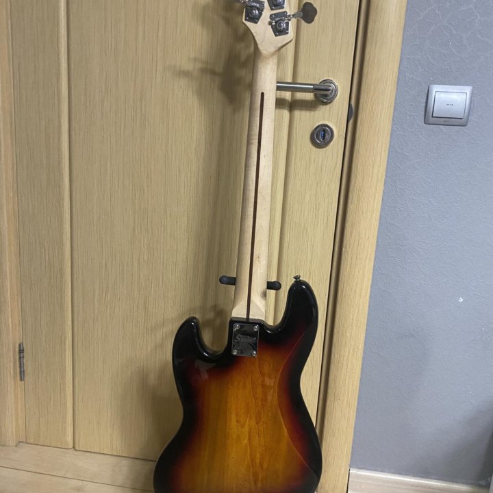 Бас-гитара Squier Jazz Bass V (Indonesia)