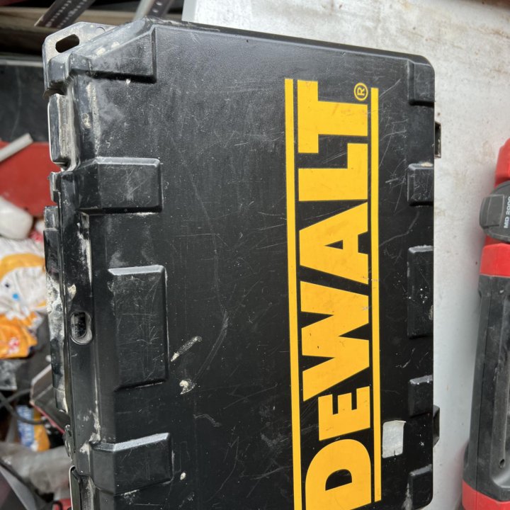 Аккумуляторная отвертка dewalt