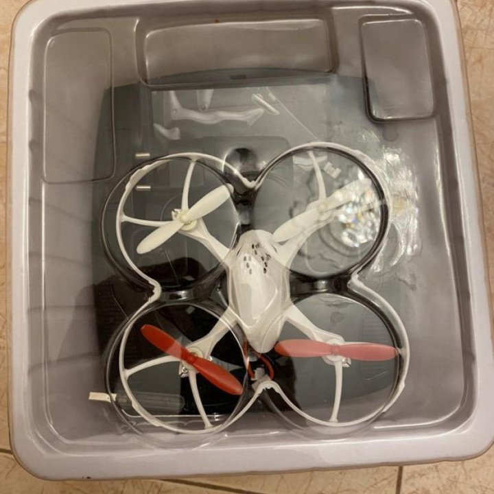 Дрон, квадрокоптер, игрушка