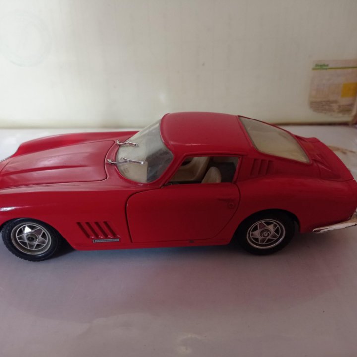 Машинка Ferrari