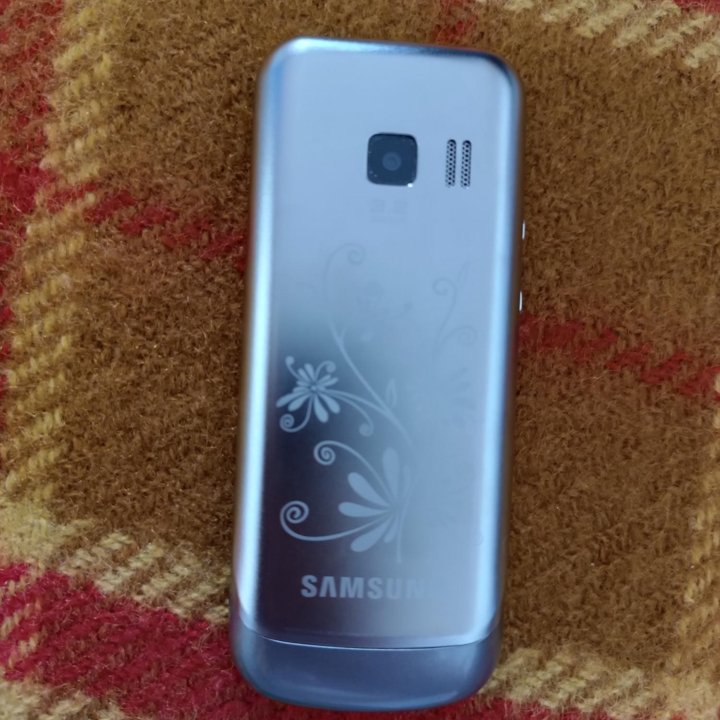 Телефон Samsung La Fleur GT-C3530