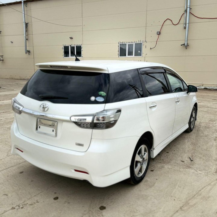 Toyota Wish, 2013