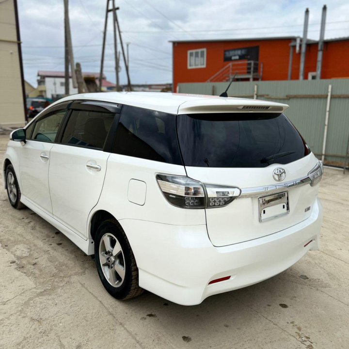 Toyota Wish, 2013