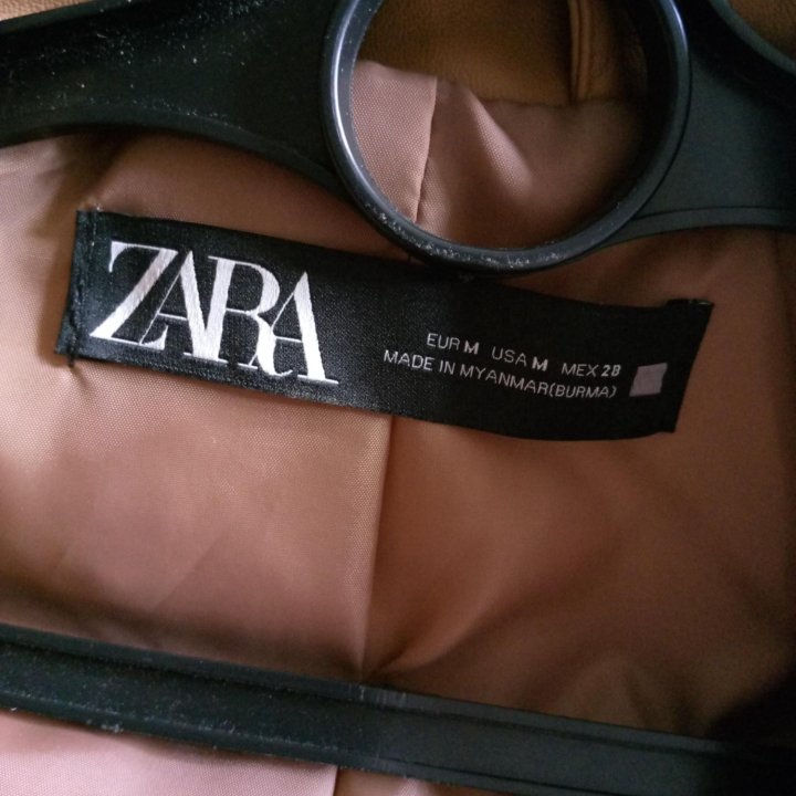 Кожаная куртка от Zara