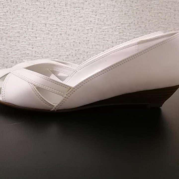 Туфли белые