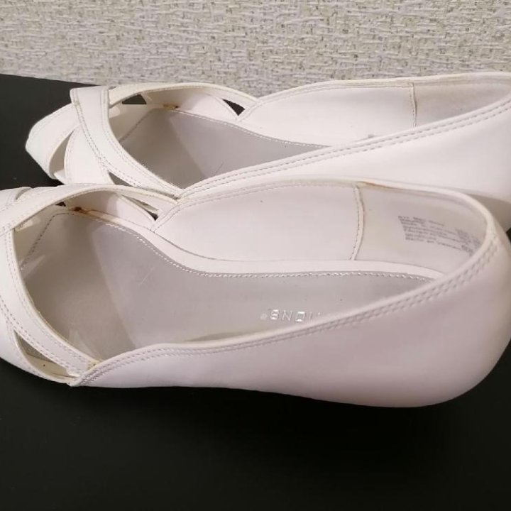 Туфли белые