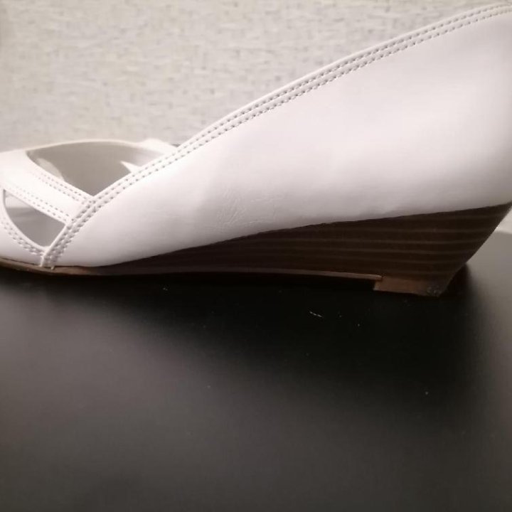 Туфли белые