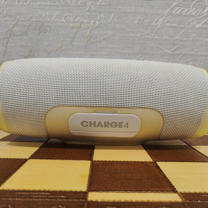 JBL Charge 4