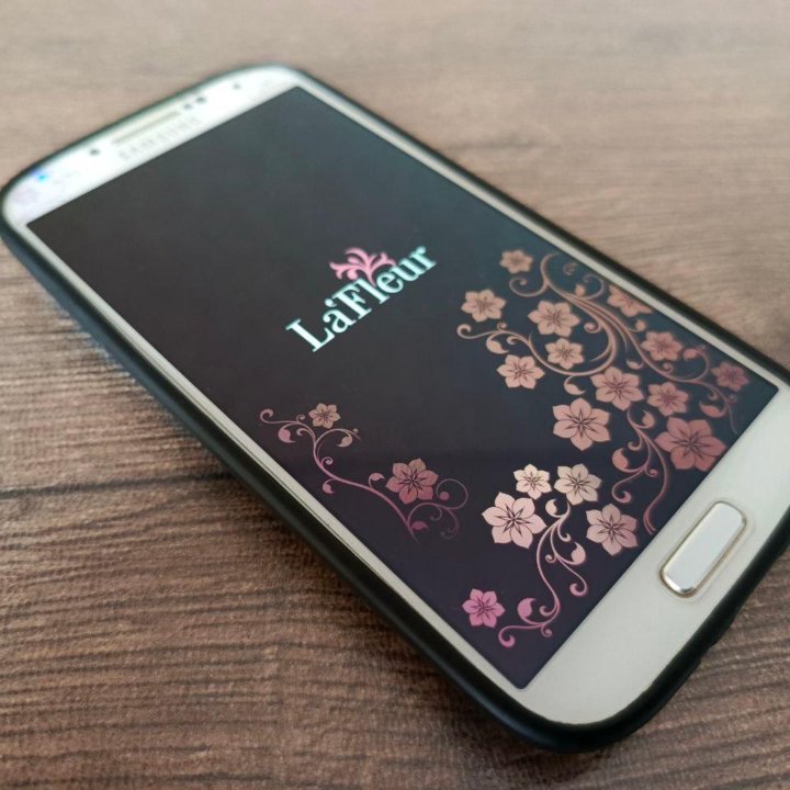 Смартфон Samsung Galaxy S4 La'Fleur (GT-I9500)