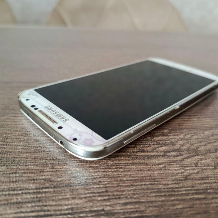 Смартфон Samsung Galaxy S4 La'Fleur (GT-I9500)