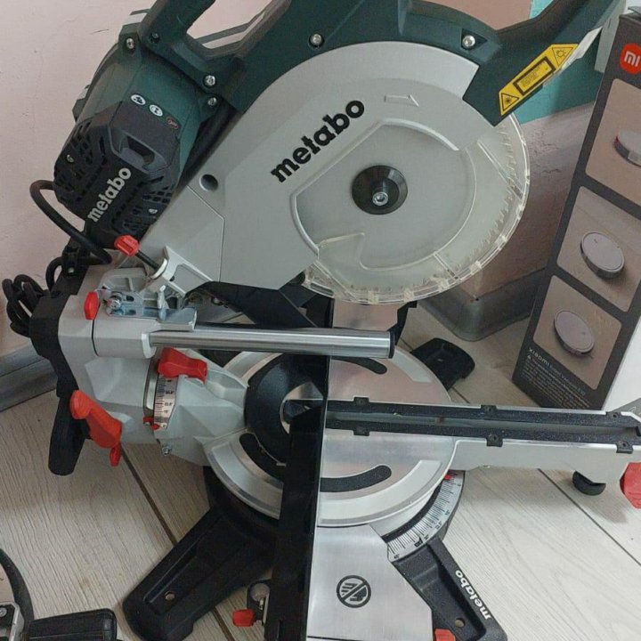 Торцовочная пила Metabo KGSV 72 Xact.