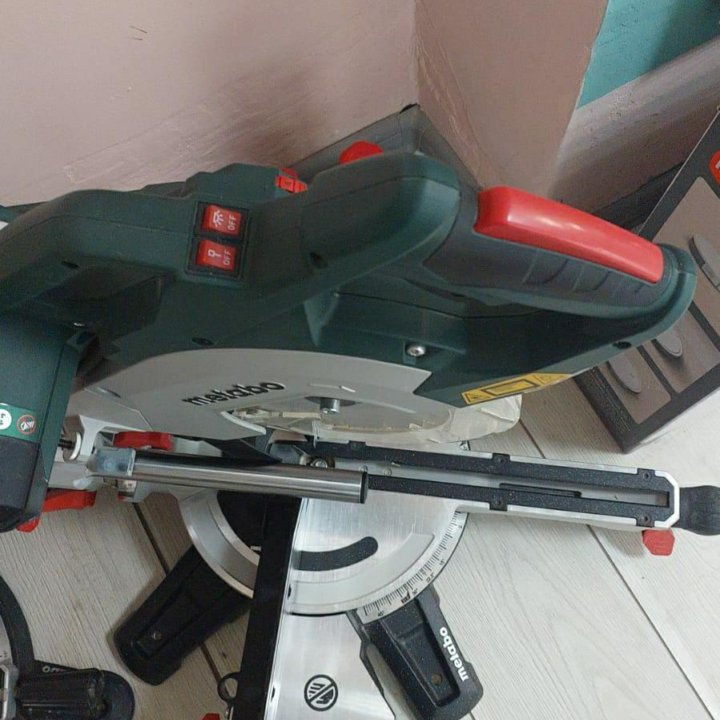 Торцовочная пила Metabo KGSV 72 Xact.