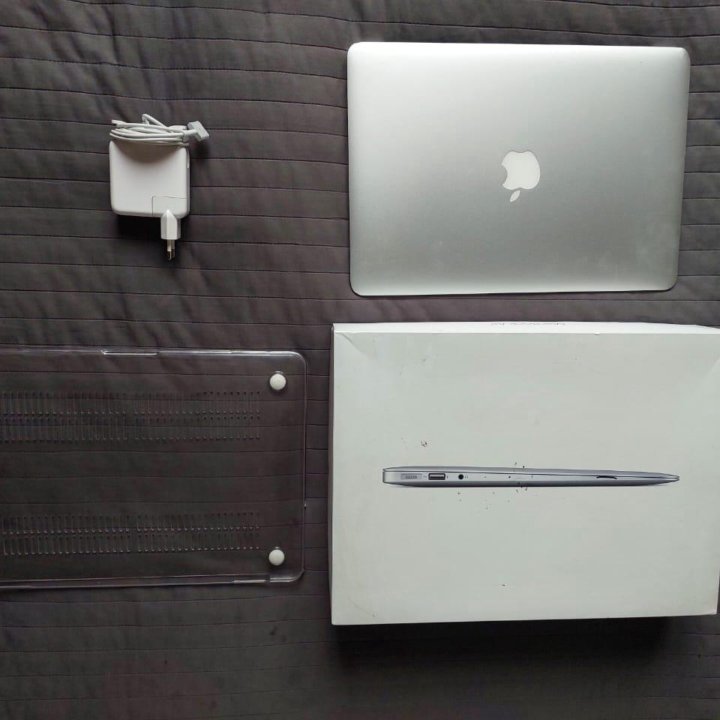 Продам macbook air 13, 2015