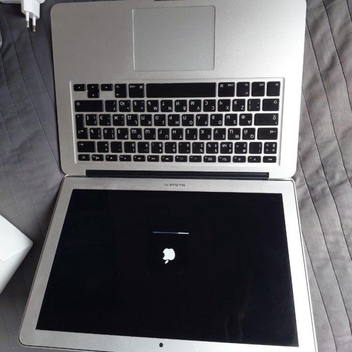 Продам macbook air 13, 2015