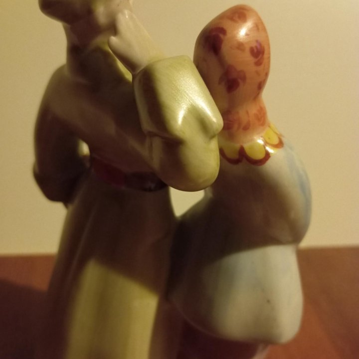 Фарфоровая статуэтка