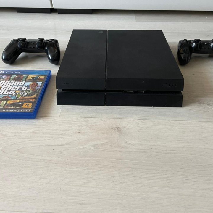 Sony PlayStation 4 (Россия) + Grand Theft Auto 5