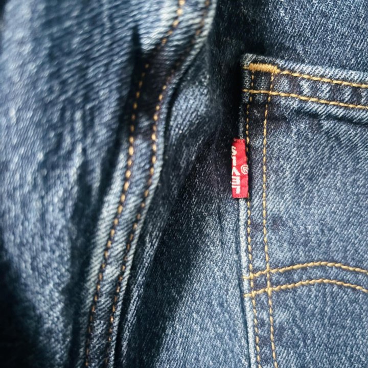 Джинсы levis