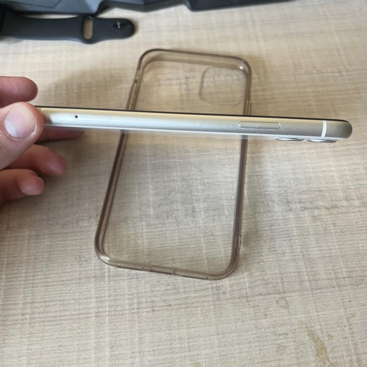 iPhone 11 128 белый.