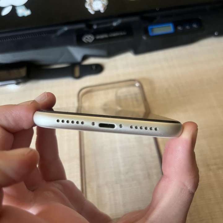 iPhone 11 128 белый.