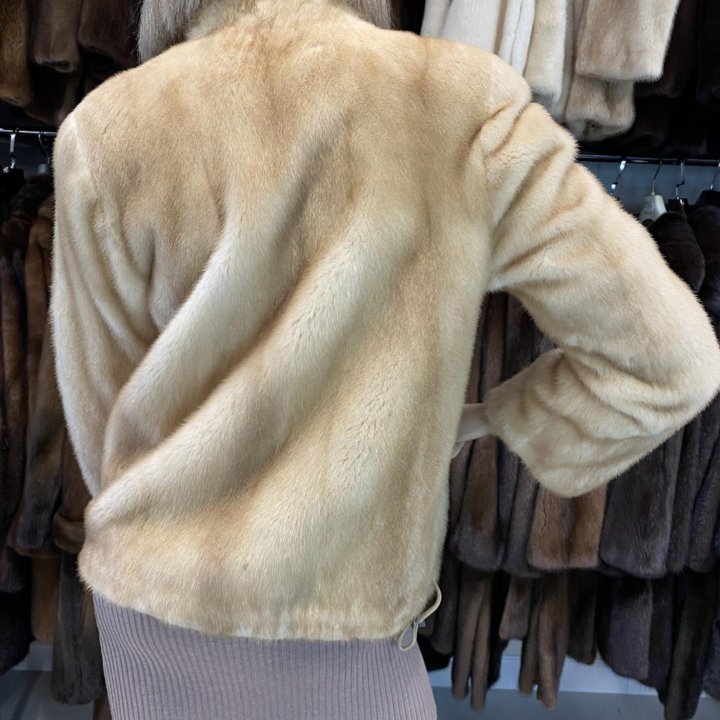 Saga Furs. Модная шуба - автоледи 46-48 р.