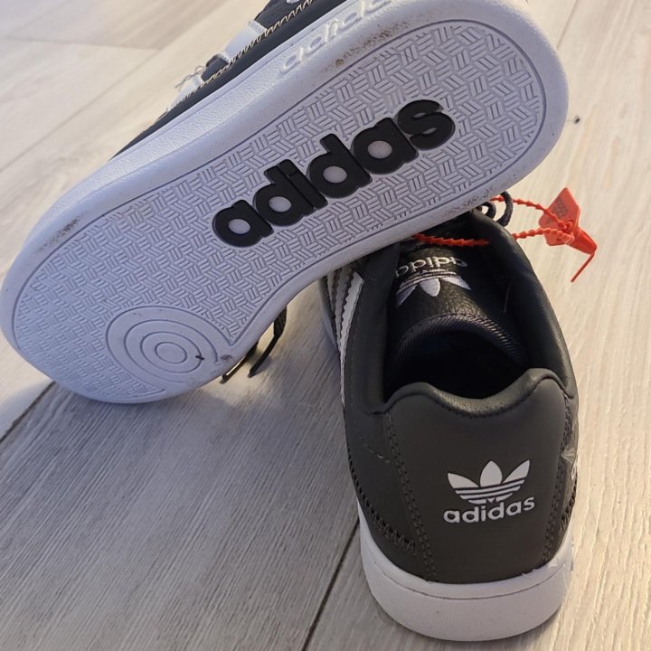 Кроссовки Adidas