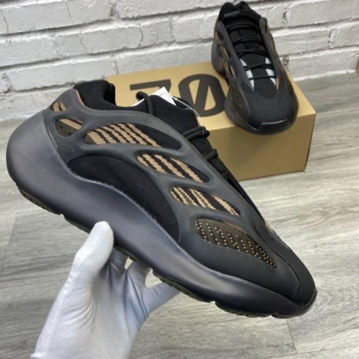 Кроссовки Adidas Yeezy Boost 700