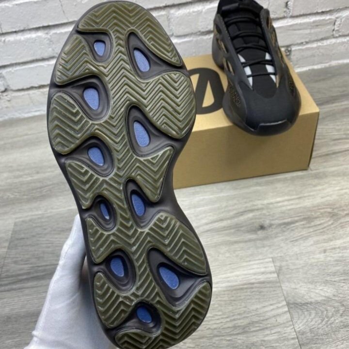 Кроссовки Adidas Yeezy Boost 700