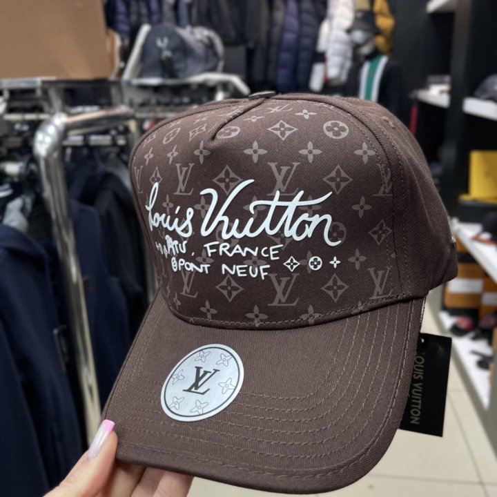 Кепки Louis Vuitton