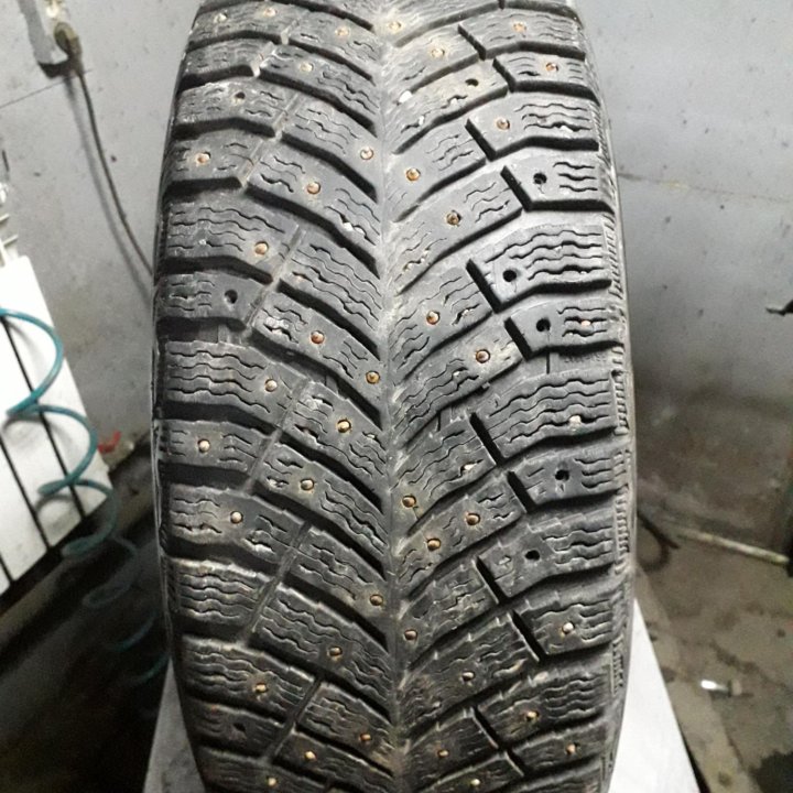 Одна шина Michelin 205 55 R16