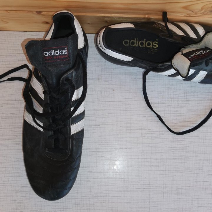 Бутсы Adidas (шипы, размер 9)