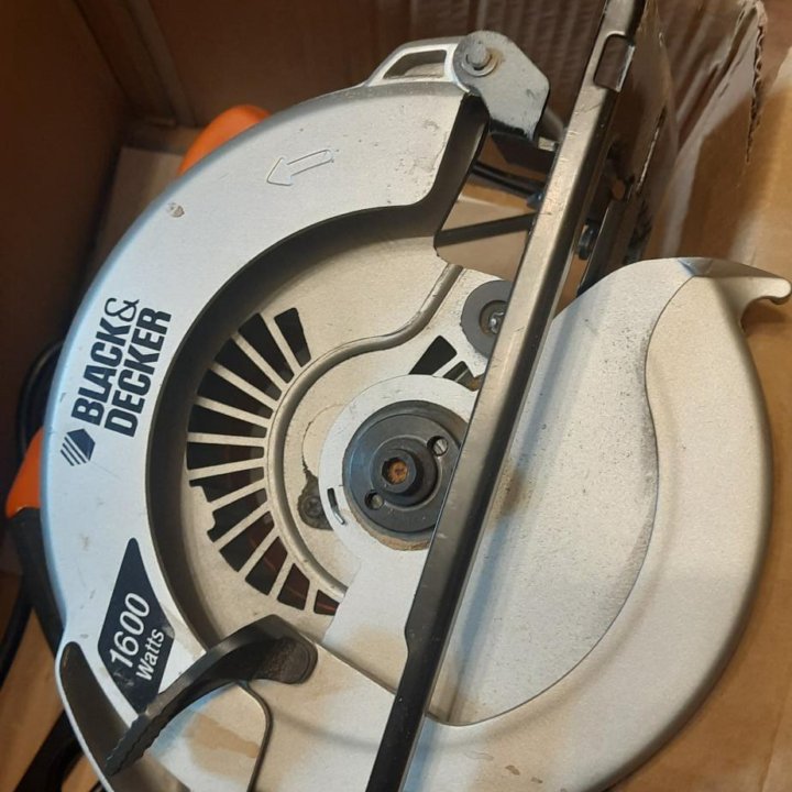 Пила дисковая Black&Decker CS1500