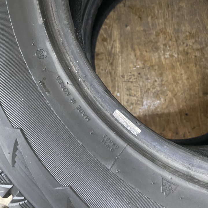 235/65/17 зима шипы Hankook