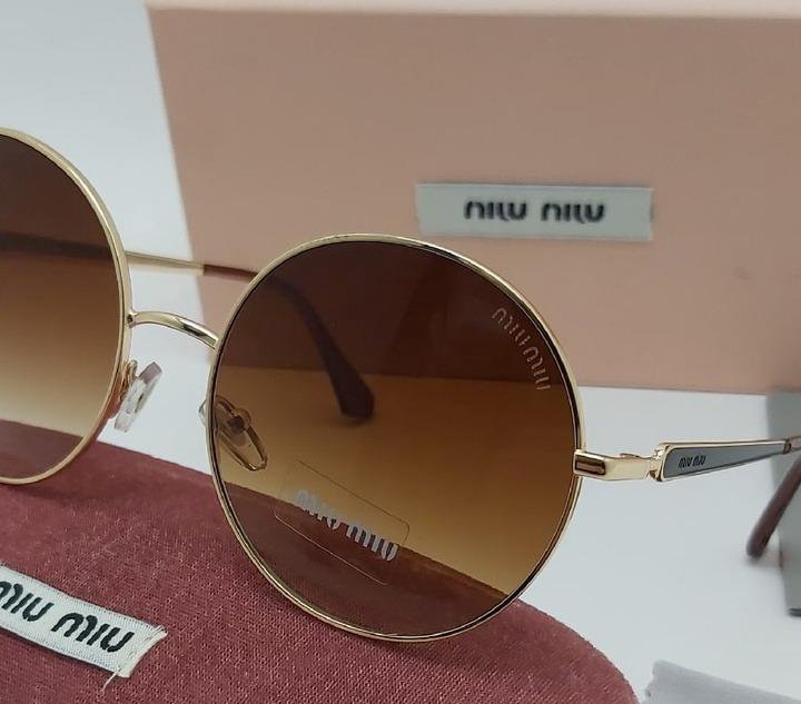 Солнцезащитные очки Miu Miu