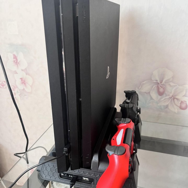 PlayStation 4 Pro+2 геймпада+подставка+игра