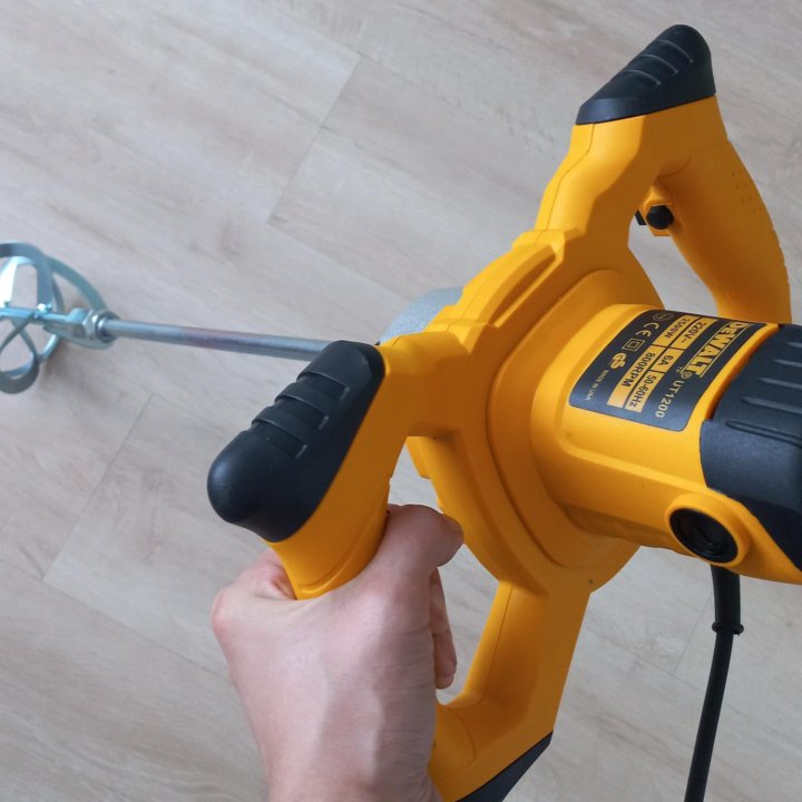 Миксер строительный Dewalt