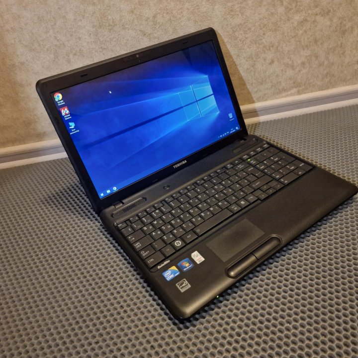 Ноутбук Toshiba i3/8/500