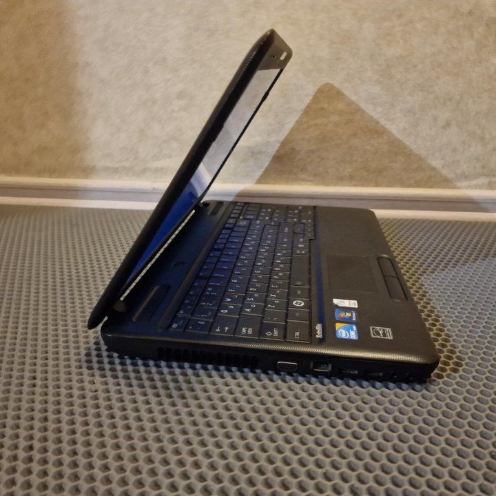 Ноутбук Toshiba i3/8/500