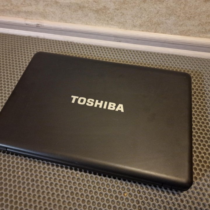 Ноутбук Toshiba i3/8/500