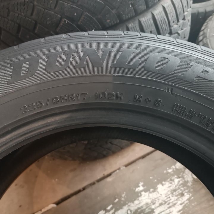 Шины Dunlop D (225/65-17) 4-e шт.