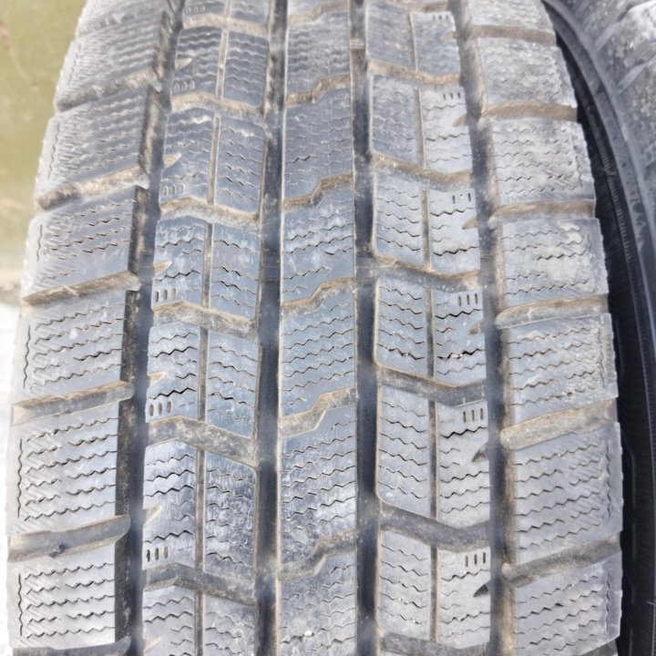 Шины всесезоны 215/60/16 Goodyear