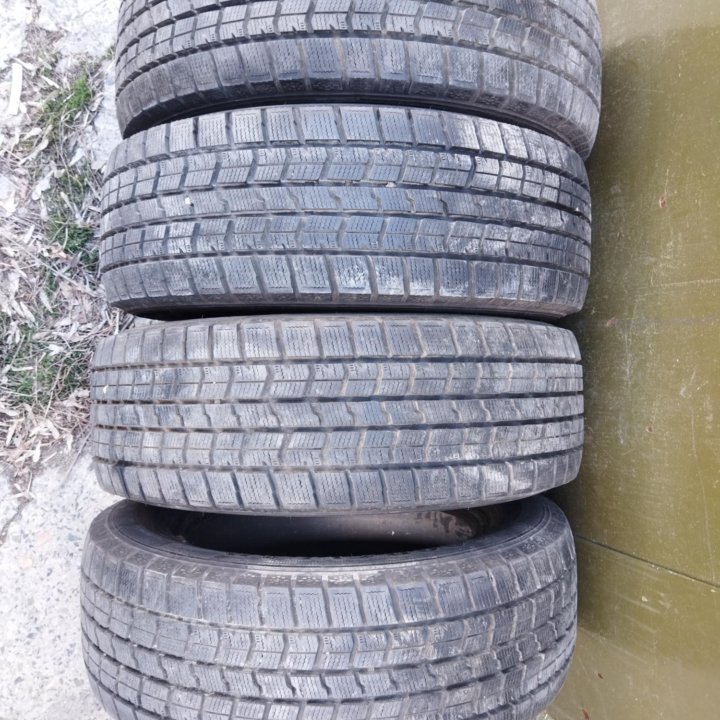 Шины всесезоны 215/60/16 Goodyear